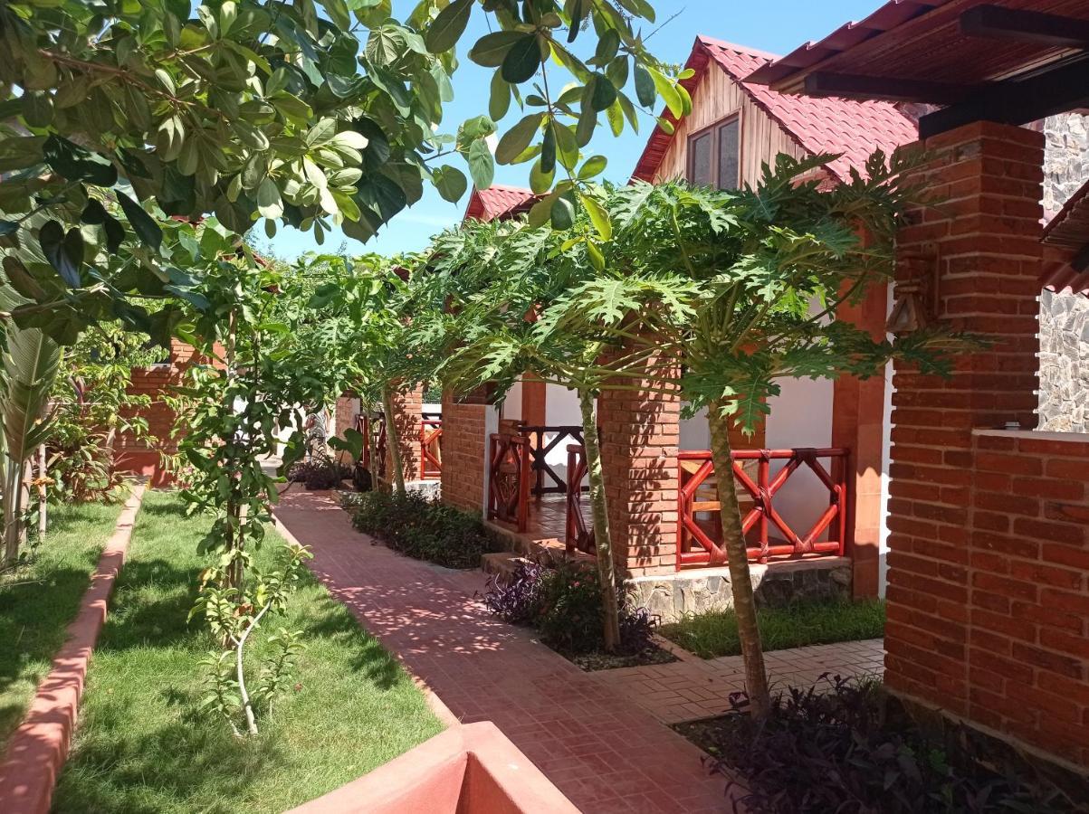 Bungalows Y Cabanas, Las Barracas De La Barra Malucano 外观 照片